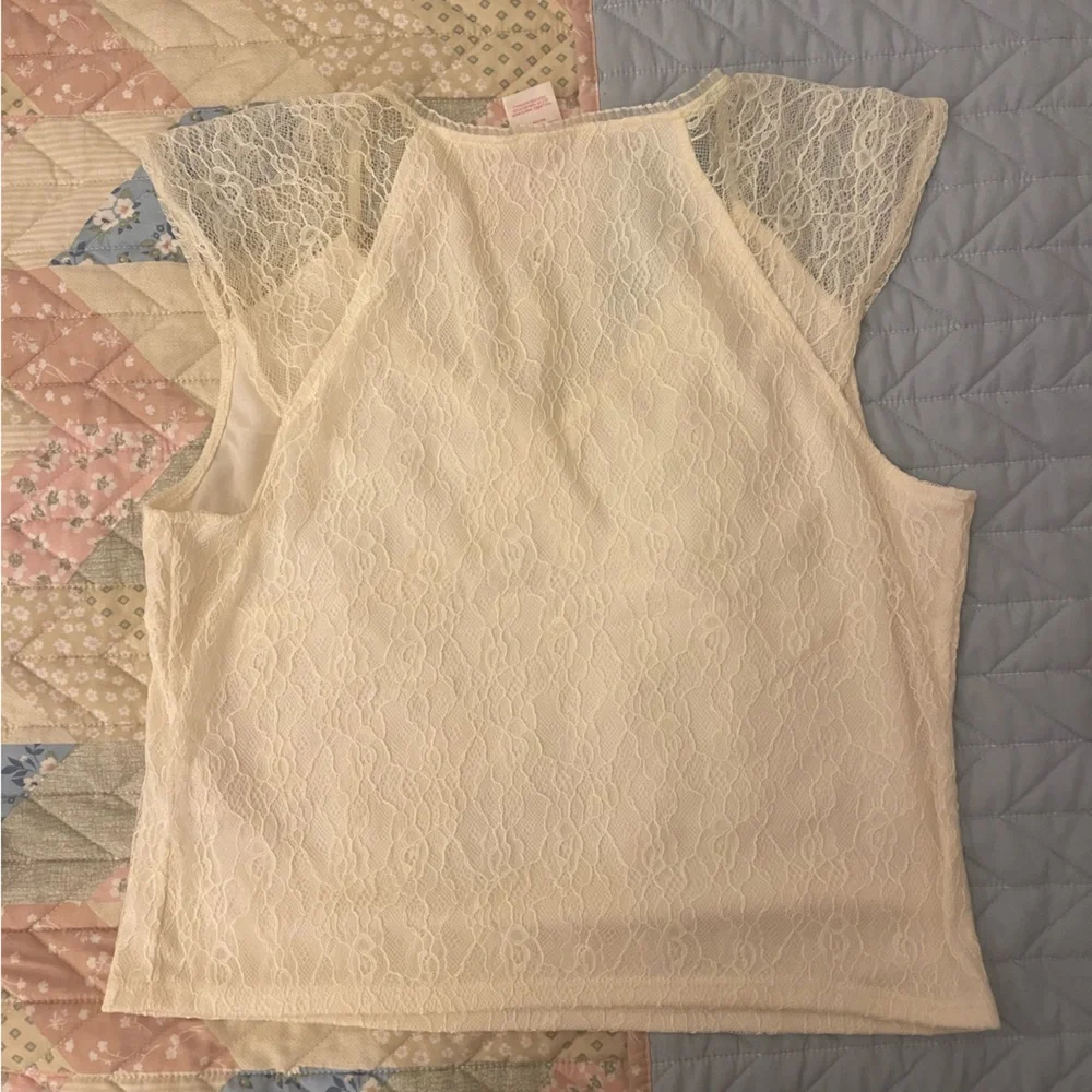 Lace top - Picture 3 of 3